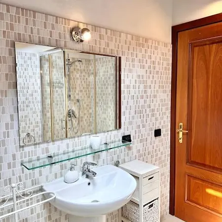 Nura's - Casa Le Ginestre Apartment *