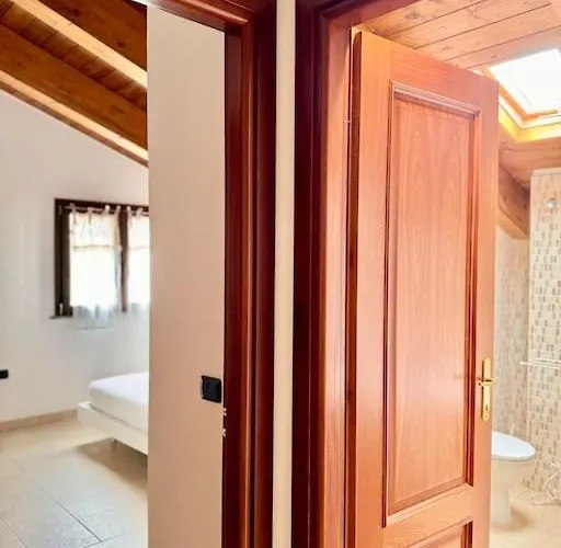 Nura's - Casa Le Ginestre Apartmán *